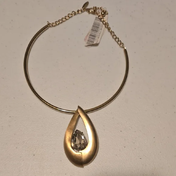 Elegant Gold Teardrop Necklace - Picture 1 of 1